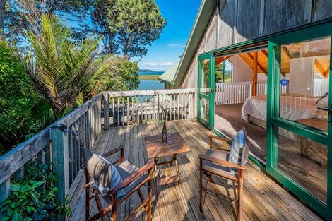 Photo of property in 215 West Harbour Drive, West Harbour, Auckland, 0618