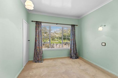 Photo of property in 1 Weraroa Road, Waverley, 4510
