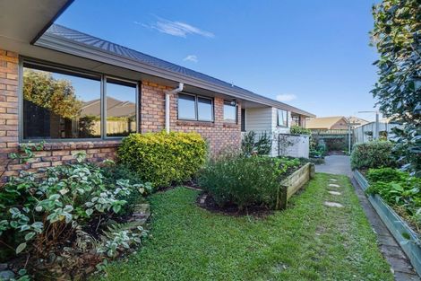 Photo of property in 28b Johnstone Drive, Fitzherbert, Palmerston North, 4410