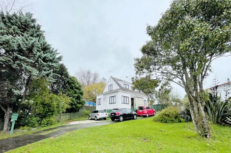 Photo of property in 37 Borich Road, Sunnyvale, Auckland, 0612