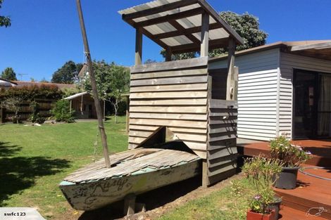 Photo of property in 5 Cron Avenue, Te Atatu South, Auckland, 0610