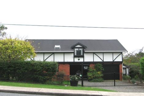 Photo of property in 10 Kakariki Grove, Waikanae, 5036