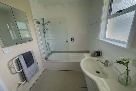 Photo of property in 4 Hollard Grove, Avalon, Lower Hutt, 5011