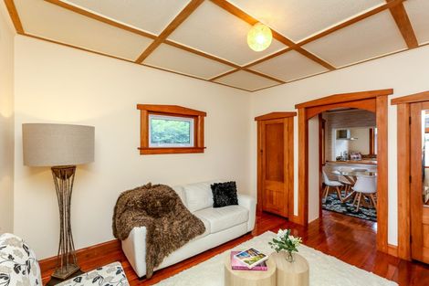 Photo of property in 5 Huatoki Street, Vogeltown, New Plymouth, 4310