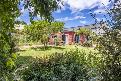 Photo of property in 25 Seddon Street, Waikanae, 5036
