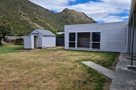 Photo of property in 79 Bledisloe Street, Kurow, 9435