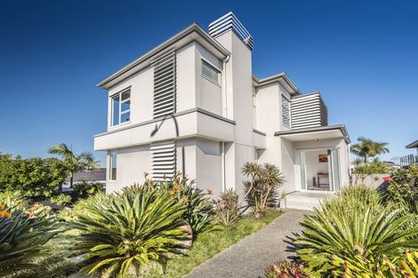 Photo of property in 62 Seaview Road, Castor Bay, Auckland, 0620