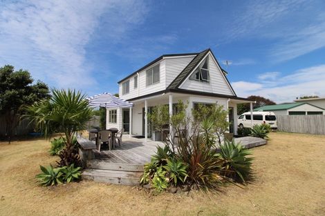 Photo of property in 105 The Tee, Matarangi, Whitianga, 3592