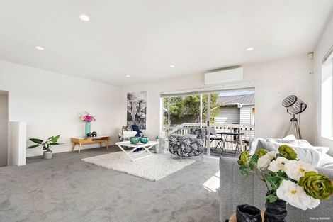 Photo of property in 2/190 Sunnynook Road, Totara Vale, Auckland, 0627