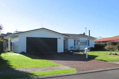 Photo of property in 25 Settlers Grove, Orewa, 0931