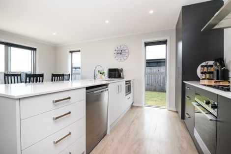 Photo of property in 20 Sardinia Grove, Fitzherbert, Palmerston North, 4410