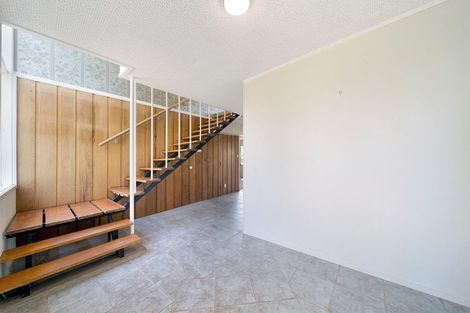 Photo of property in 1 Alwyn Avenue, Te Atatu South, Auckland, 0610