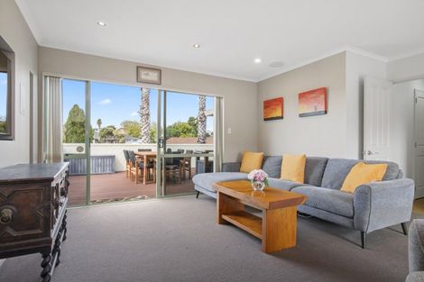 Photo of property in 37 Riverside Drive, Waiuku, 2123