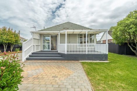 Photo of property in 22 Lambeth Crescent, Northcote, Christchurch, 8052