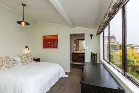 Photo of property in 24 Roslyn Road, Bluff Hill, Napier, 4110