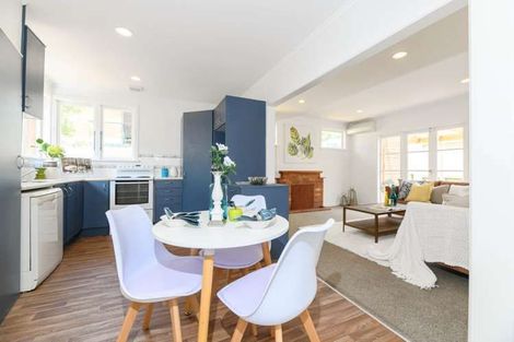 Photo of property in 130 Atkinson Road, Titirangi, Auckland, 0604