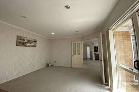 Photo of property in 8 Corfield Way, Burswood, Auckland, 2013