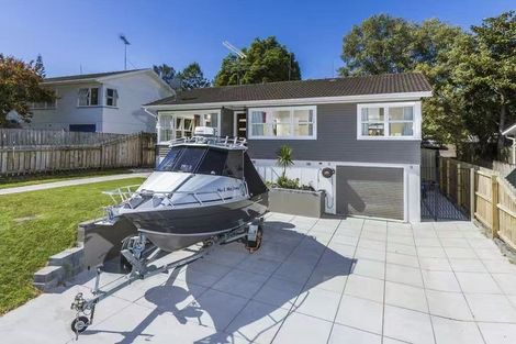Photo of property in 12 Halberg Street, Glenfield, Auckland, 0629