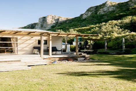 Photo of property in 19 Kapiti Place, Kairakau, Elsthorpe, 4295