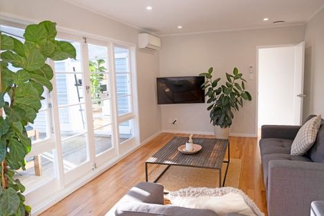 Photo of property in 7 Farringdon Street, Glen Innes, Auckland, 1072