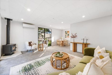 Photo of property in 2/11 Cyril Crescent, West Harbour, Auckland, 0618
