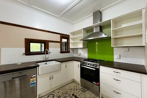 Photo of property in 56 Waihi Road, Hawera, 4610