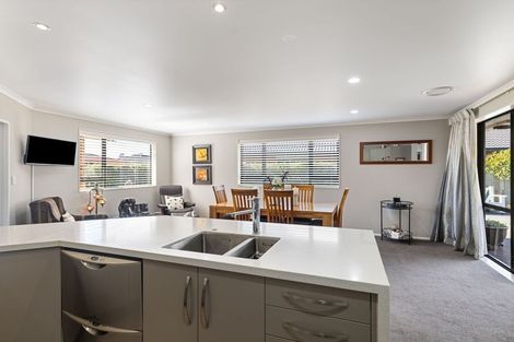 Photo of property in 6 Liberty Grove, Kelvin Grove, Palmerston North, 4414