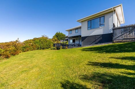 Photo of property in 21 Mcewen Crescent, Riverstone Terraces, Upper Hutt, 5018
