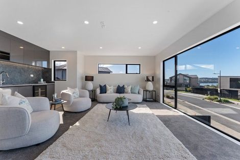 Photo of property in 7 Picnic Point Road, Hobsonville, Auckland, 0616