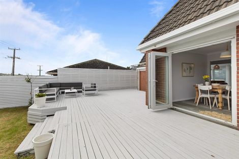 Photo of property in 2/3 County Road, Torbay, Auckland, 0630