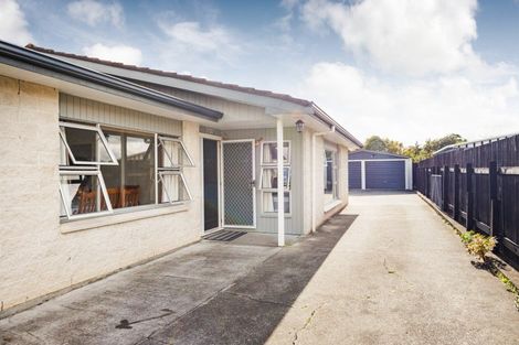 Photo of property in 32 John F Kennedy Drive, Milson, Palmerston North, 4414