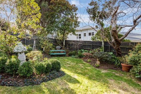 Photo of property in 6 Wesley Road, Kelburn, Wellington, 6012