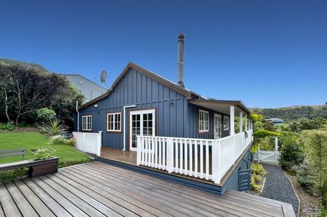 Photo of property in 33 Cornwall Road, Lyttelton, 8082