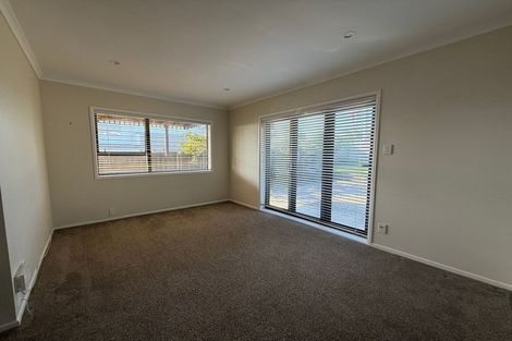 Photo of property in 2/42 Aberdeen Road, Campbells Bay, Auckland, 0620