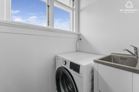 Photo of property in 73 Macandrew Road, South Dunedin, Dunedin, 9012