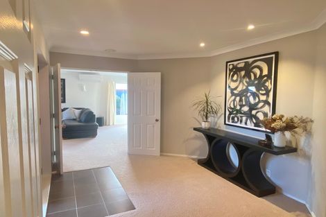 Photo of property in 1 Tuakura Way, The Gardens, Auckland, 2105