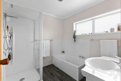 Photo of property in 1068 Whangaparaoa Road, Tindalls Beach, Whangaparaoa, 0930