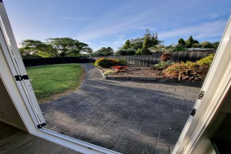 Photo of property in 23 Elsted Place, Goodwood Heights, Auckland, 2105