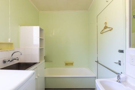 Photo of property in 29 Awanui Street, Merrilands, New Plymouth, 4312