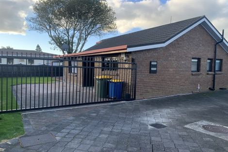 Photo of property in 1/16 Frank Evans Place, Henderson, Auckland, 0610