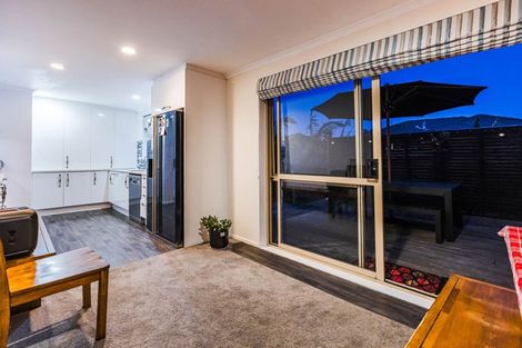 Photo of property in 14 Norman Close, The Gardens, Auckland, 2105