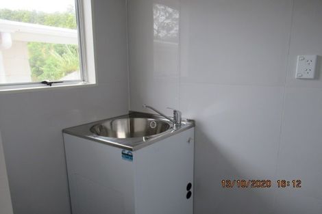 Photo of property in 15 Fernhaven Place, Massey, Auckland, 0614