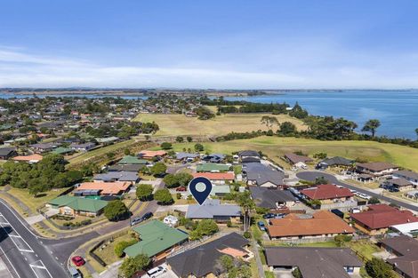 Photo of property in 3 Harobed Place, Weymouth, Auckland, 2103