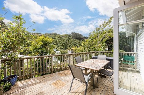 Photo of property in 2a Severn Street, Island Bay, Wellington, 6023