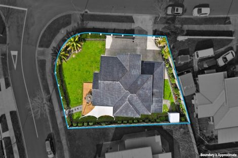 Photo of property in 111 Lake Panorama Drive, Henderson Valley, Auckland, 0612