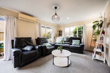 Photo of property in 4 Applebox Lane, Henderson, Auckland, 0612
