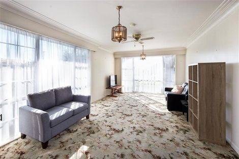 Photo of property in 276 Glenfield Road, Glenfield, Auckland, 0629