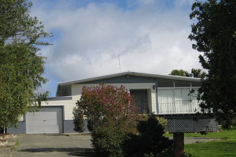 Photo of property in 35 Whaka Street, Maungaturoto, 0520