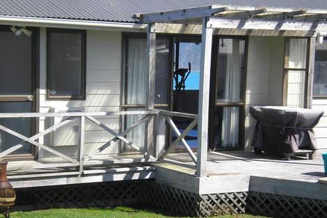 Photo of property in 15 Welland Place, Island Bay, Wellington, 6023