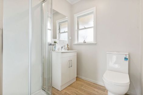 Photo of property in 2/34 Pupuke Road, Takapuna, Auckland, 0622